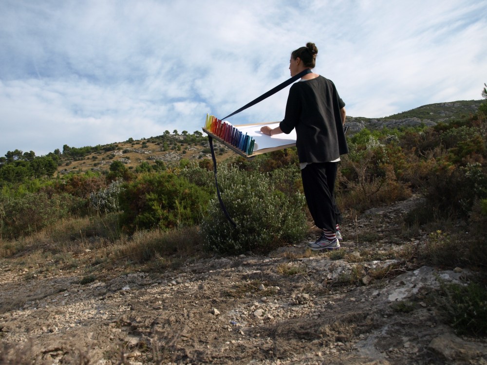 look at how this clever artist carried her pencils and paper en plein air?